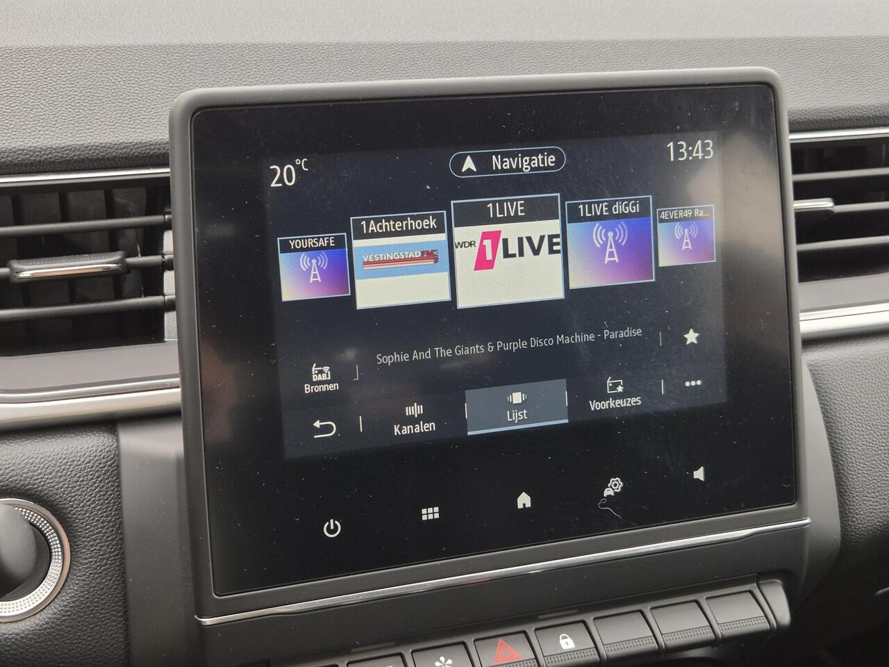 Renault CAPTUR 1.3 mild hybrid 140 techno / Achteruitrijcamera / Apple Carplay & Android Auto / Climate Control / Navigatie / Parkeersensoren / Keyless Entry & Start / Cruise Control /