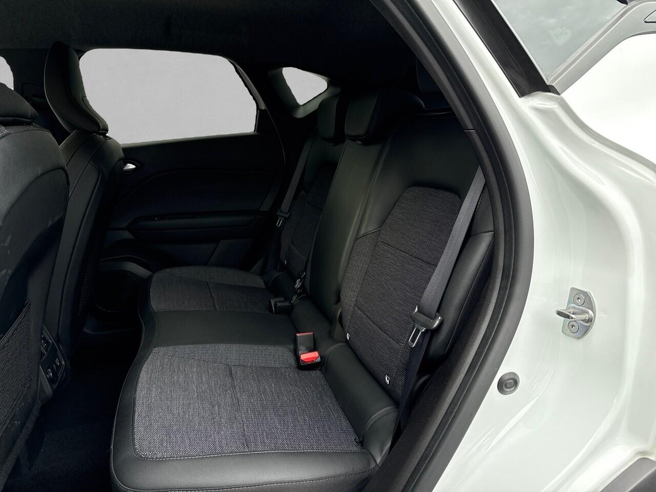 Renault CAPTUR 1.6 E-Tech plug-in hybrid 160 Rive Gauche CRUISE / TREKHAAK / ALL SEASON / NAVI / CLIMATE