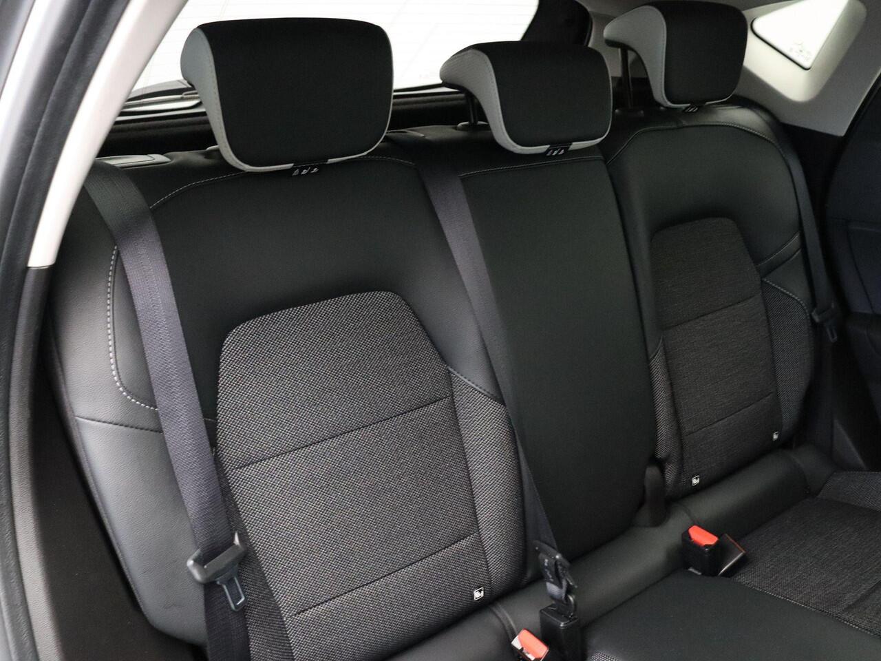 Renault CAPTUR TCe 90pk Techno | Achteruitrijcamera | Navigatie | Parkeersensoren voor/achter | Climate control |