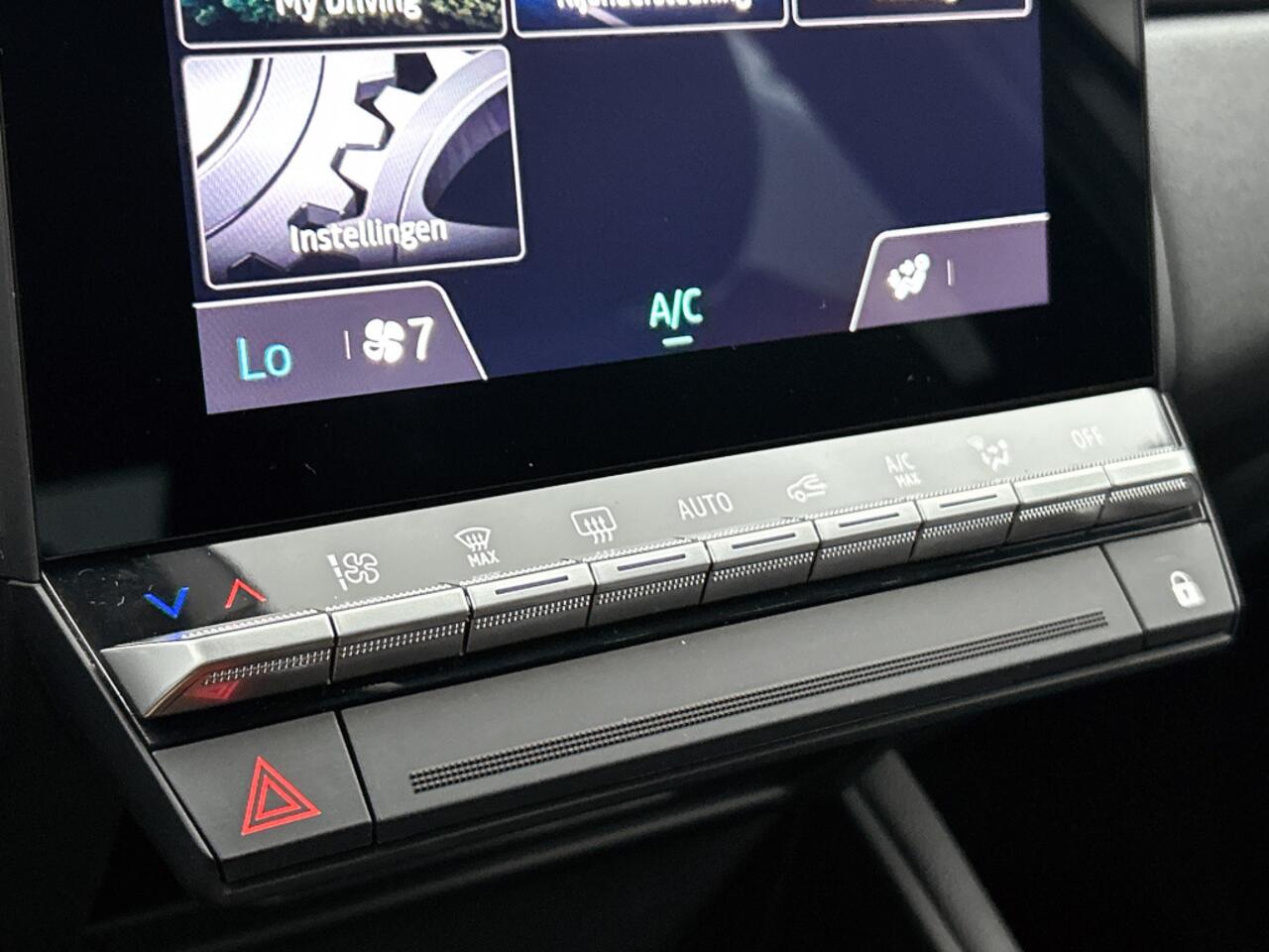 Renault CAPTUR 160PK techno Hybrid mild | CAMERA | NAVI GROOT SCHERM