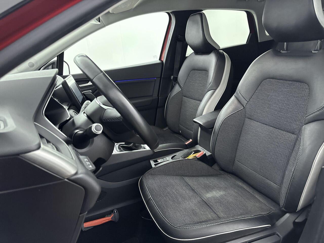 Renault CAPTUR 1.0 TCe Intens 100PK | Navigatie | Achteruitrijcamera | Climate Control | Parkeersensoren Voor & Achter | Apple CarPlay & Android Auto