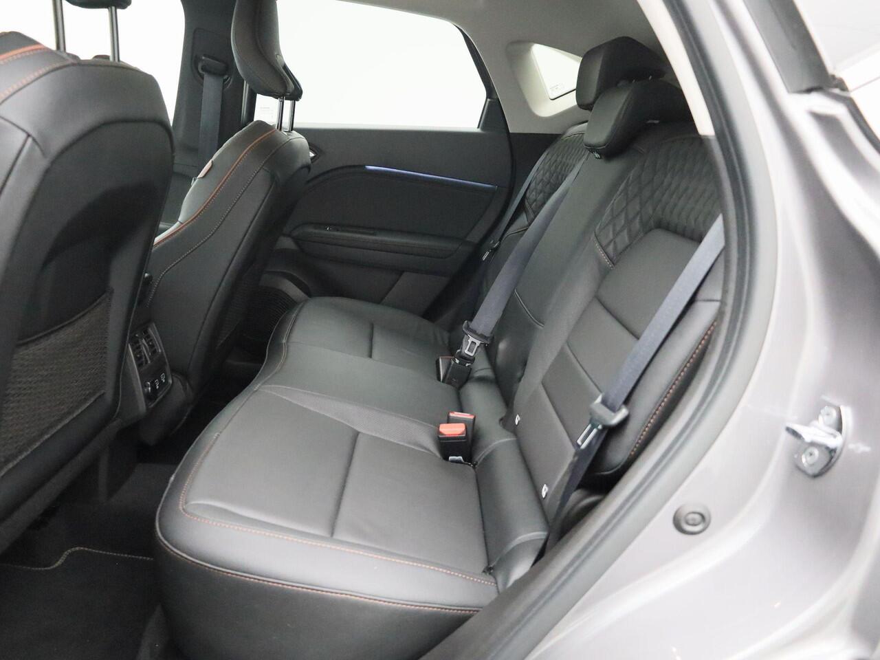 Renault CAPTUR 1.6 E-Tech Plug-in Hybrid 160 Initiale Paris | Trekhaak | 360-graden Camera | Lederen Bekleding | Stoel- & Stuurwielverwarming | 9,3" Full Map Navigatie | 18" LMV | Cruise Control & Snelheidsbegrenzer | Keyless | LED Pure Vision