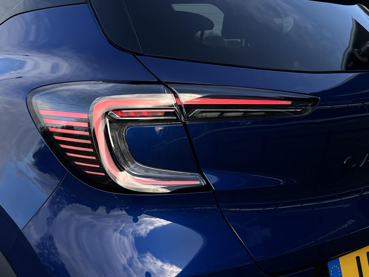 Renault CAPTUR 1.3 mild hybrid 160 PK esprit Alpine / Nieuw model / Adaptive cruise / 360' Camera / Stoel+Stuurverw. /