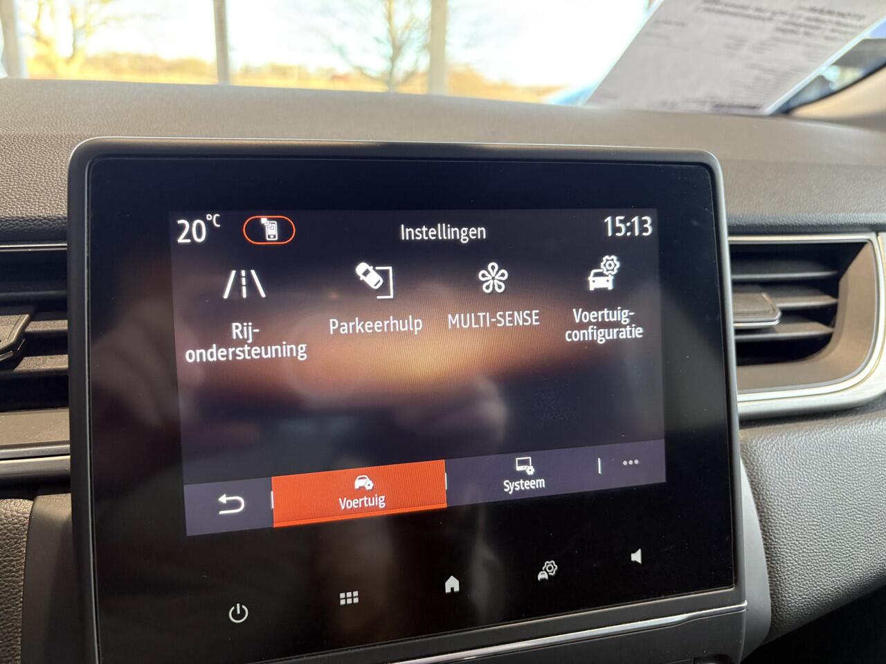 Renault CAPTUR 1.3 TCe 140 Intens Mild Hybrid | Navigatie | Parkeersensoren | Cruise | LM velgen