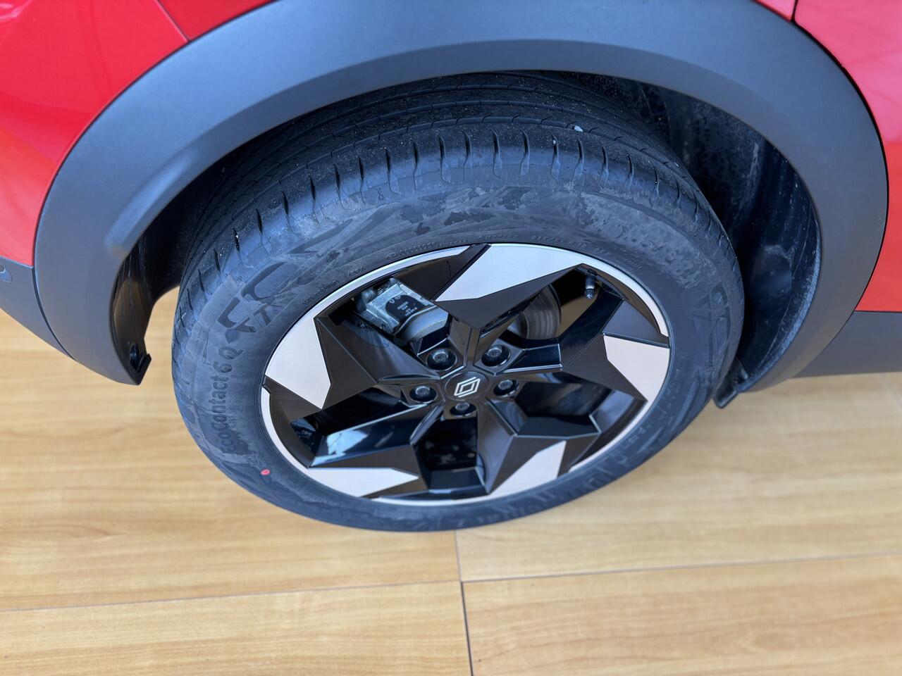 Renault CAPTUR Mild hybrid (bijna) NIEUWSTAAT -Stoel+Stuur verwarm. - Navi - Carplay