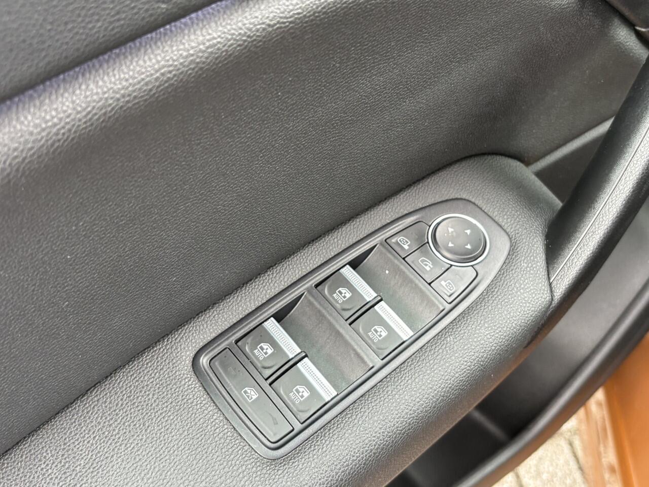 Renault CAPTUR 1.3 TCe 130 Intens Automaat | Navigatie | Camera | Cruise Control | Climate Control |