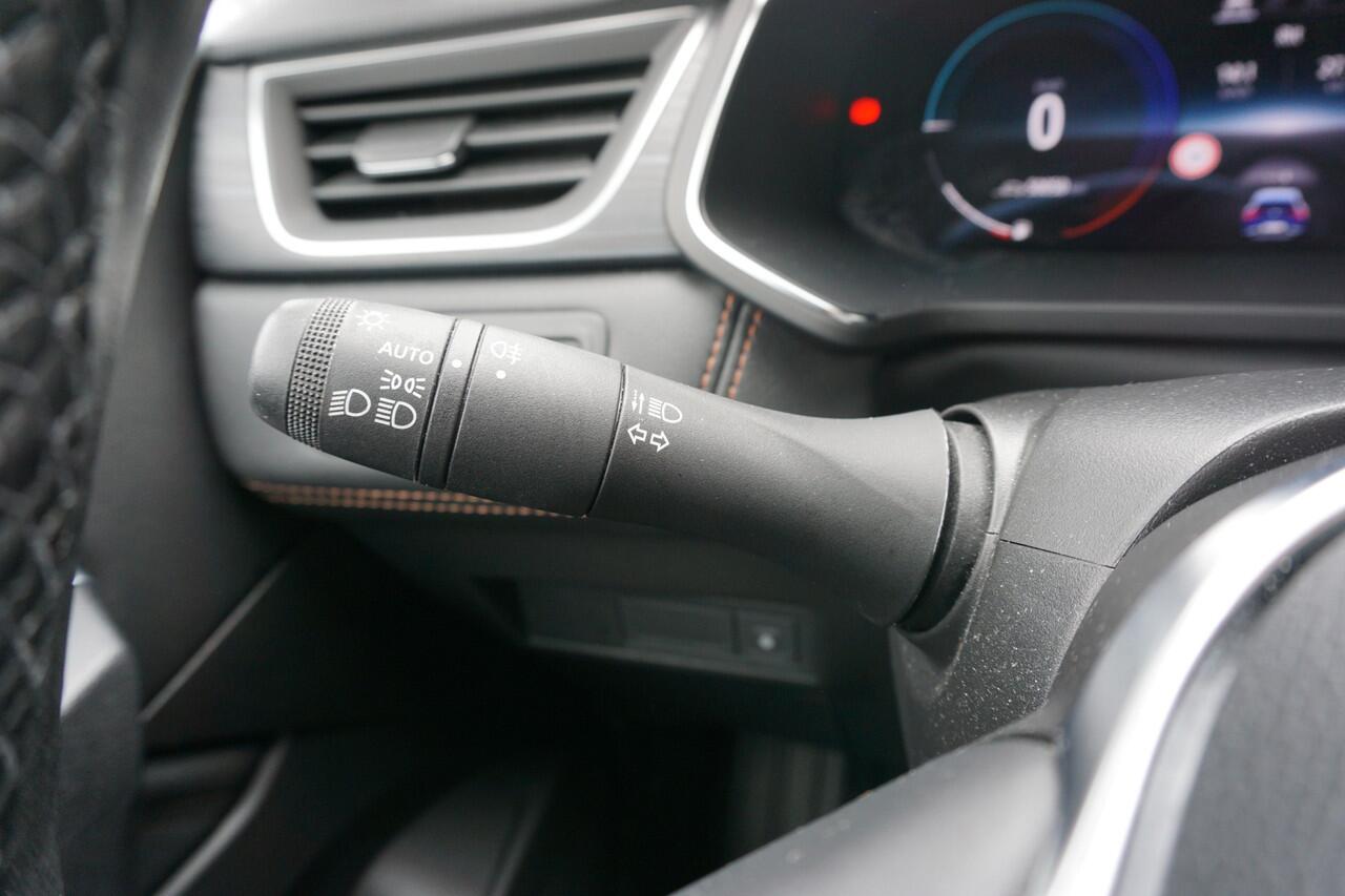 Renault CAPTUR 1.6 E-Tech Plug-in Hybrid 160 Initiale Paris Trekhaak | 360° Camera | Stoelverw. * All in prijs *