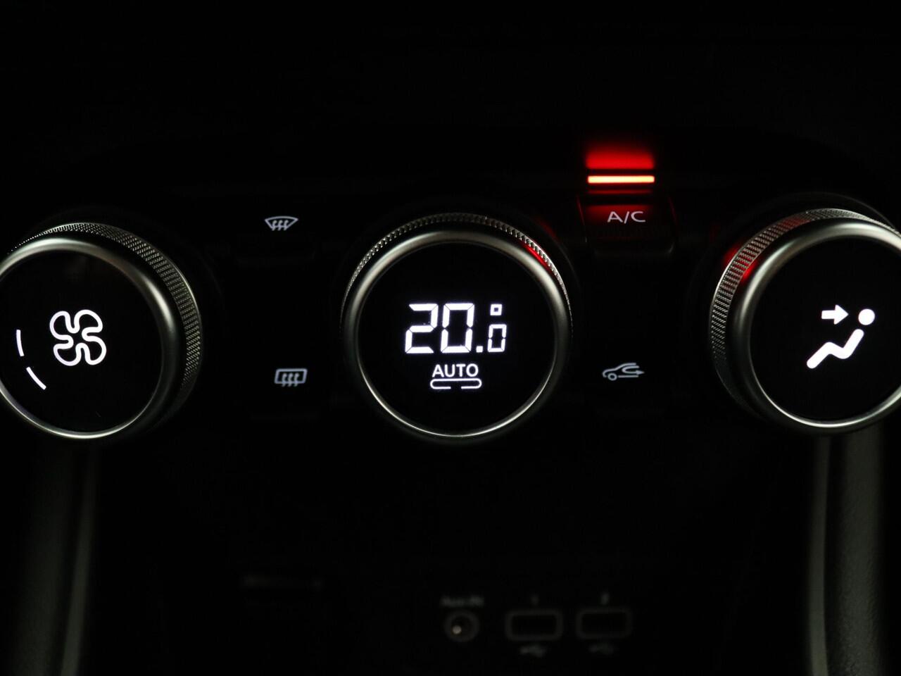 Renault CAPTUR 100pk TCe Intens Cruise | Climate | Carplay | Navi | Parkeersens. achter