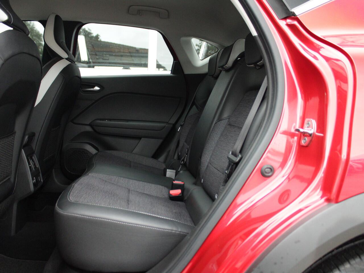 Renault CAPTUR 1.6 E-Tech Plug-in Hybrid 160 Intens | Achteruitrijcamera | Cruise Control | DAB |