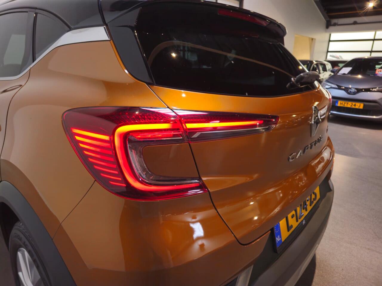 Renault CAPTUR 1.3 TCe 130 Intens Two-tone - Apple Carplay/Android Auto - Stoelverwarming - 360 Cam - Navi