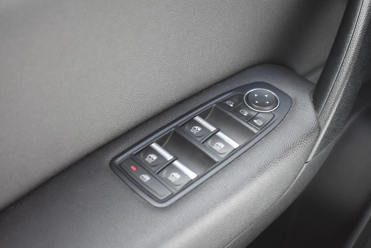 Renault CAPTUR 1.3 TCE INTENS / TREKHAAK / CAMERA / NAVI