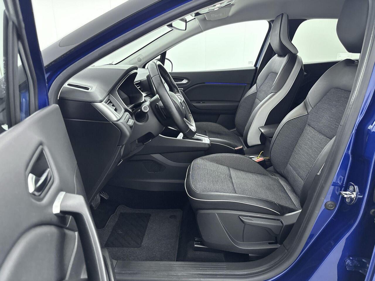 Renault CAPTUR 1.3 TCe 130Pk Intens | Navigatie via Apple & Android Carplay | Climate Control | Cruise Control & Snelheidsbegrenzer | Parkeersensoren Achter | Keyless Entry | Privacy Glass |