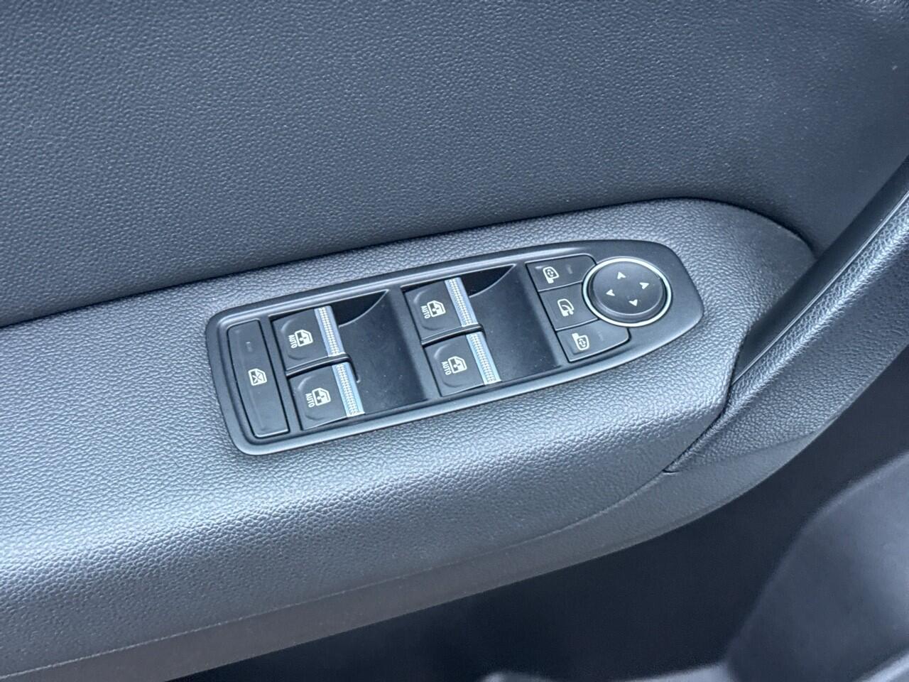 Renault CAPTUR 1.3 TCe 140 Intens ADAPT. CRUISE / 360 CAMERA / CLIMATE / STOEL/STUUR VERW. / NAVI