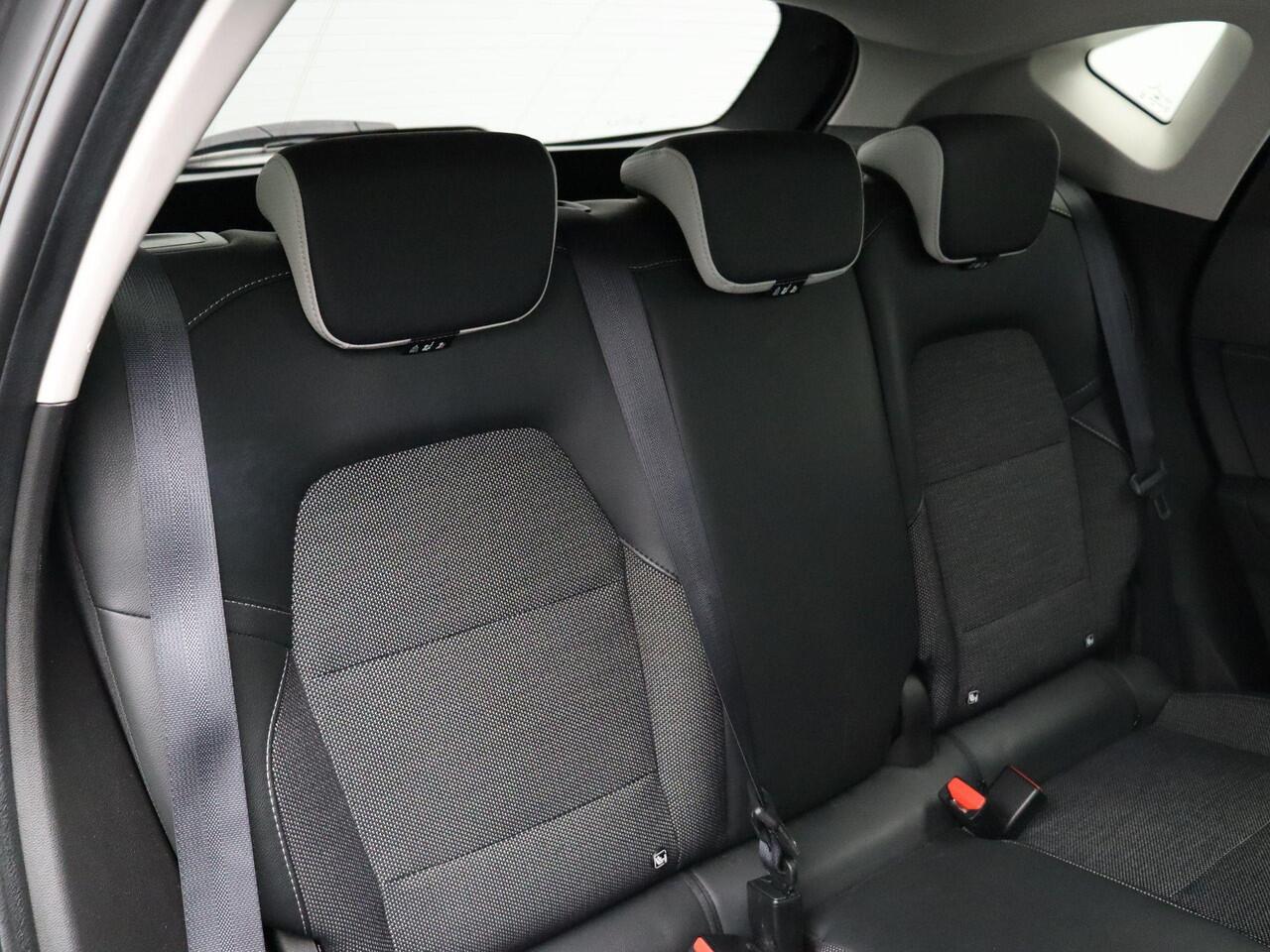 Renault CAPTUR 1.6 E-Tech Hybrid 145 Techno | Achteruitrijcamera | Parkeersensoren achter | Climate control |