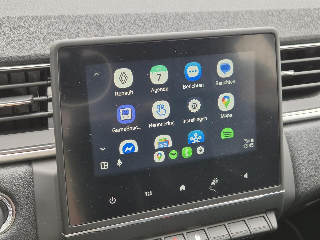 Renault CAPTUR 1.3 mild hybrid 140 techno / Achteruitrijcamera / Apple Carplay & Android Auto / Climate Control / Navigatie / Parkeersensoren / Keyless Entry & Start / Cruise Control /