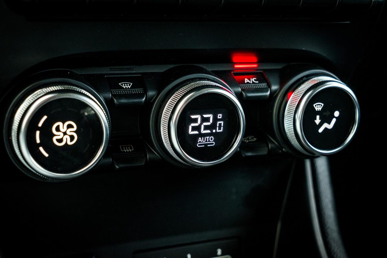 Renault CAPTUR 1.0 TCe 90 Intens | Nieuw Model | Clima | Navi | Pdc | Cruise | | Two-tone | Privacy glass | Dab | Led | Keyless start |