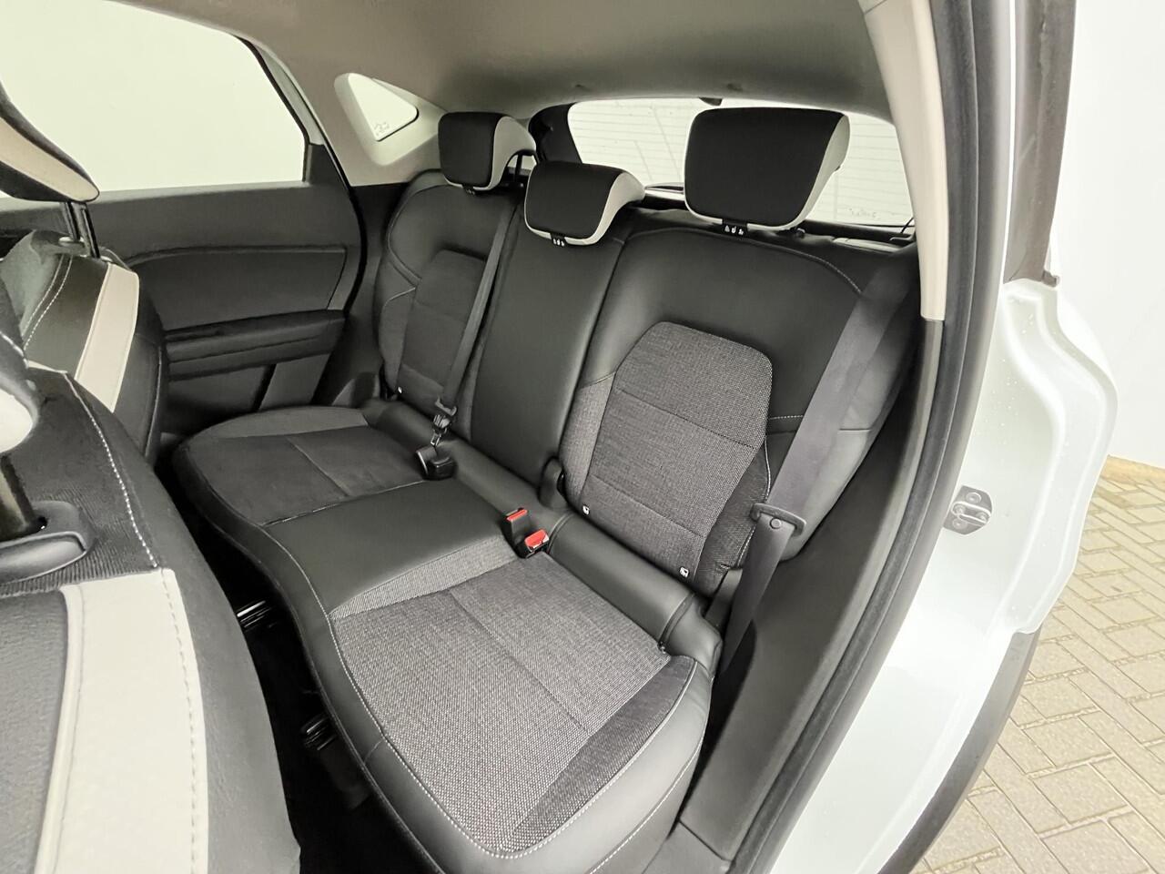 Renault CAPTUR 1.3 TCe 140 EDC Automaat Techno Renault Captur 1.3 TCe 140 EDC Automaat Intens / 1.500KG Trekgewicht / Adaptieve cruise control / Dodehoekdetectie / Keyless / Climate control / Stoel- en stuurverwarming