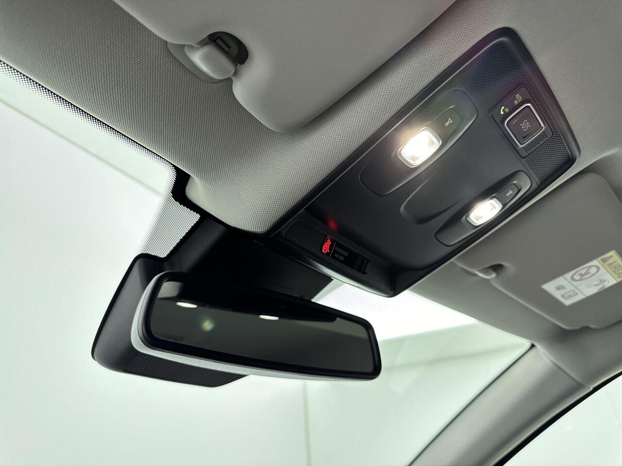 Renault CAPTUR 1.0 TCe 100Pk Intens | Navigatie via Apple Carplay/Android Auto | Climate Control | Cruise Control | Parkeersensoren | Keyless Entry & Start | Armsteun | Bluetooth | Lichtmetalen Velgen |