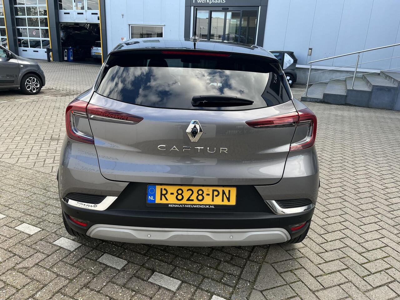 Renault CAPTUR 1.0 TCe 90 Intens / NAVIAGTIE / CAMERA / PARKEERSENSOREN VOOR EN ACHTER / LICHTMETALEN VELGEN 17 INCH