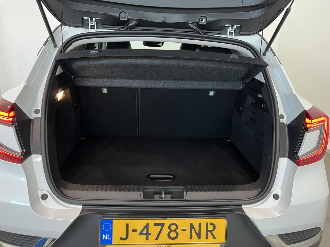 Renault CAPTUR 1.3 TCe 155 EDC Initiale Paris | Trekhaak | Panoramadak | Leder | Navigatie 9,3" | Climate Control | Cruise Control | Lichtmetalen velgen 18" | Apple Carplay/Android Auto