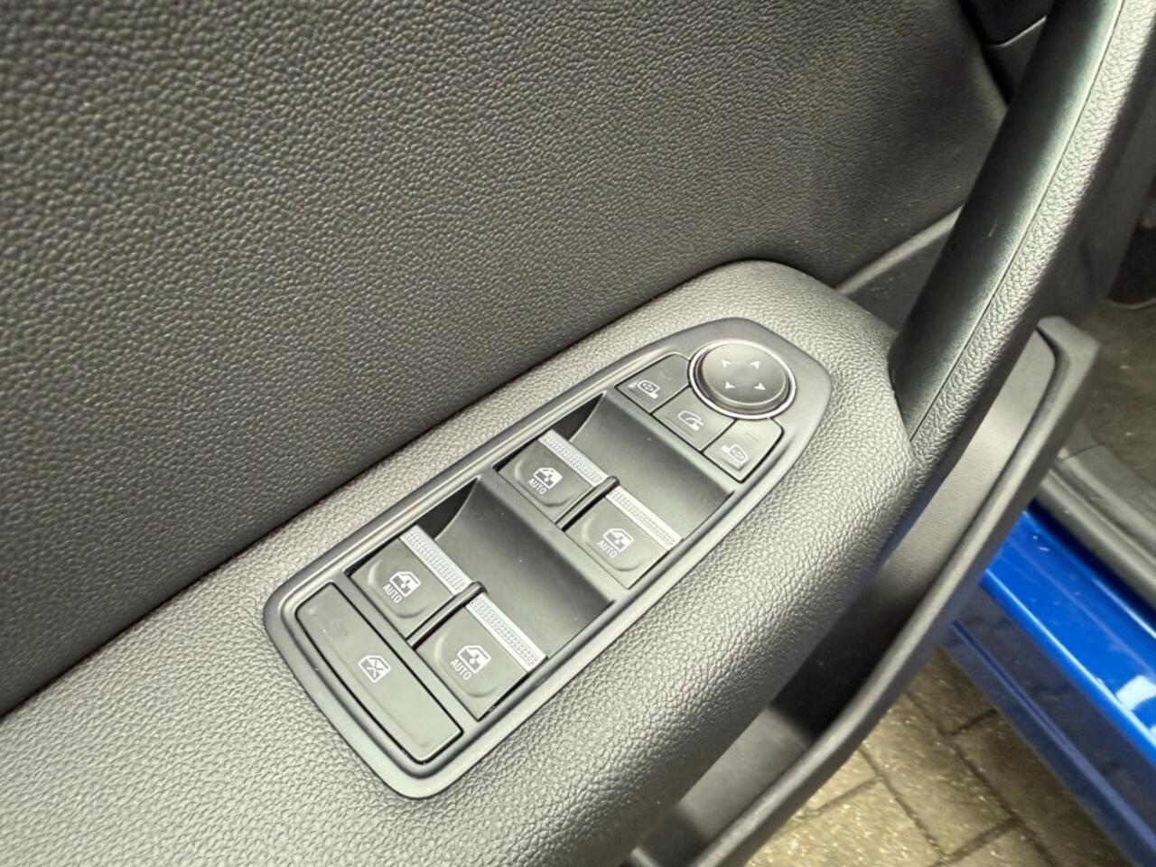 Renault CAPTUR 1.0 TCE Intens,LED,Keyless,Lane Ass.,Clima,Trekhk afn,Navi,Cruise