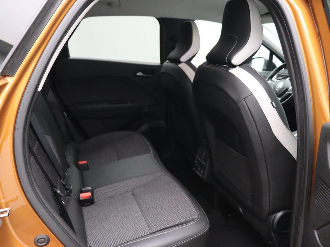 Renault CAPTUR 160pk E-Tech Phev Intens | Dealer Onderhouden | 1e Eigenaar! | Trekhaak | 85% accu score | Digitale Cockpit |