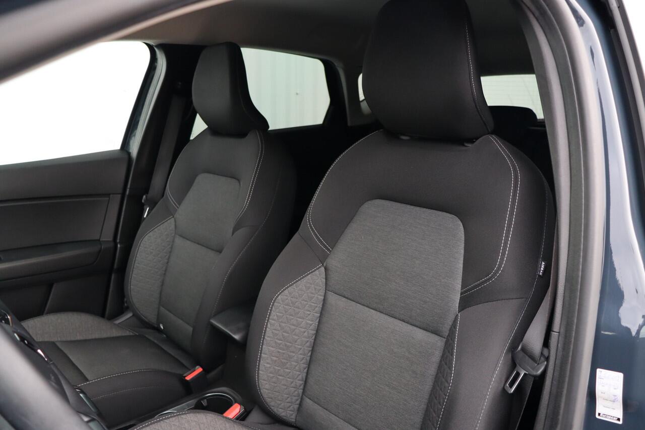 Renault CAPTUR 1.6 E-Tech plug-in hybrid 160 Intens PHEV | Stoelverwarming | Navigatie | Cruise Control | Climate Control | Carplay