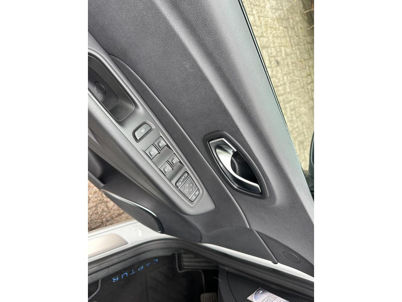 Renault CAPTUR 1.3 TCe Limited Climate C, Cruise C, Navigatie, Trekhaak!!!!