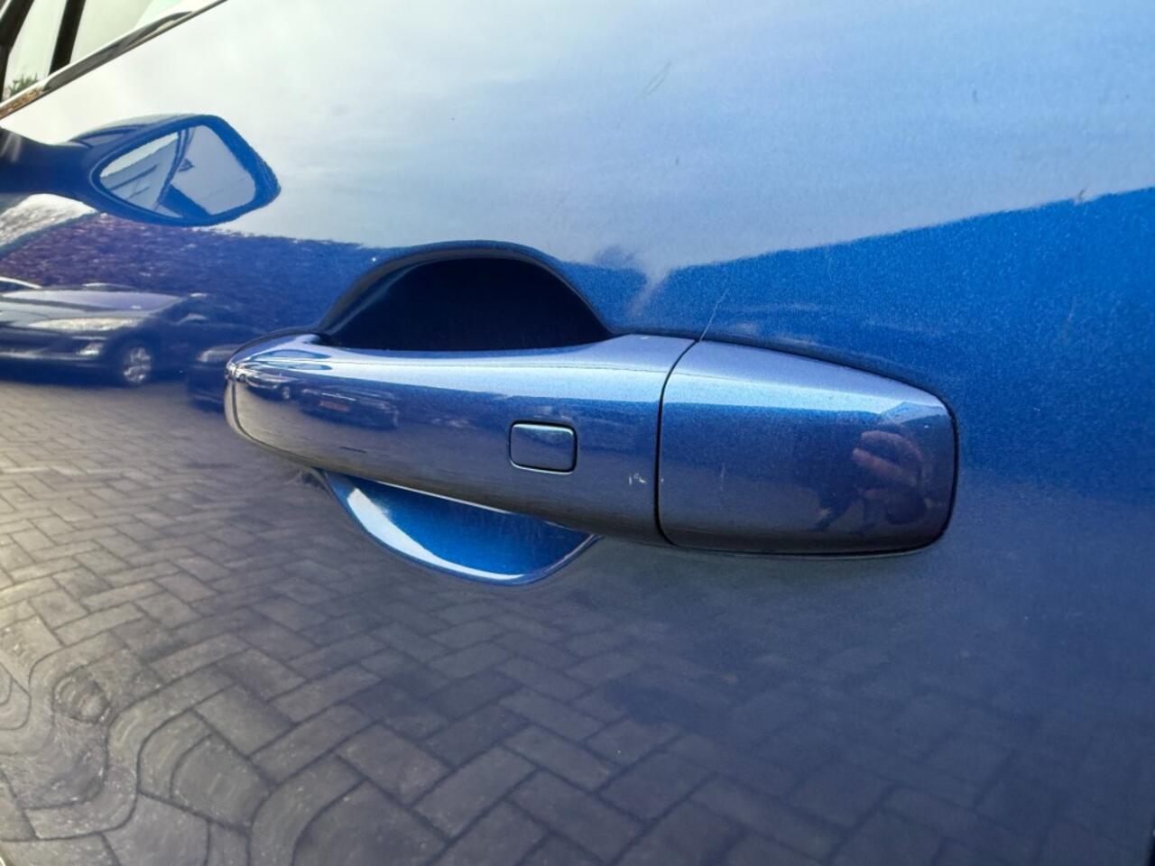 Renault CAPTUR 1.0 TCE Intens,LED,Keyless,Lane Ass.,Clima,Trekhk afn,Navi,Cruise