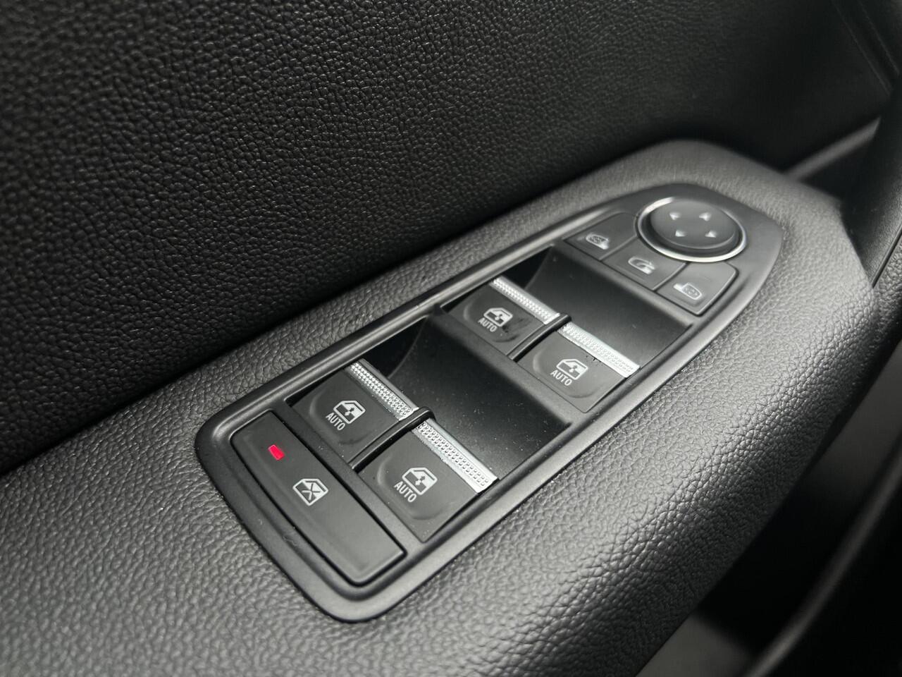 Renault CAPTUR 1.3 Techno 160 Automaat / Stoel- & Stuurverwarming / Achteruitrijcamera / Adaptieve Cruise Control / Navigatie / Apple Carplay & Android Auto / Parkeersensoren voor en achter / Climate Control