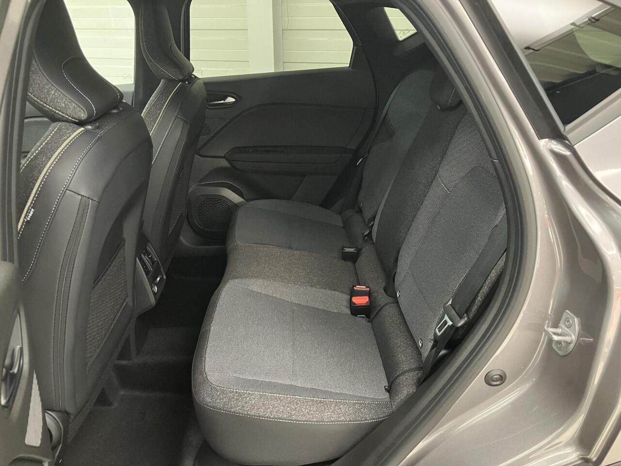 Renault CAPTUR 1.8 E-Tech full hybrid 160 Techno / Camera / Apple carplay & Aindroid auto / Climate control / LED /