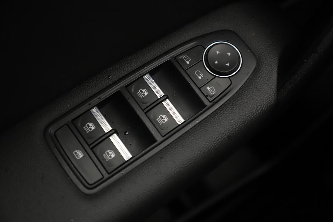 Renault CAPTUR 1.3 TCe 140 Intens Automaat LMV Half Leder LED Navigatie Carplay Android Bluetooth Climate Cruise Control