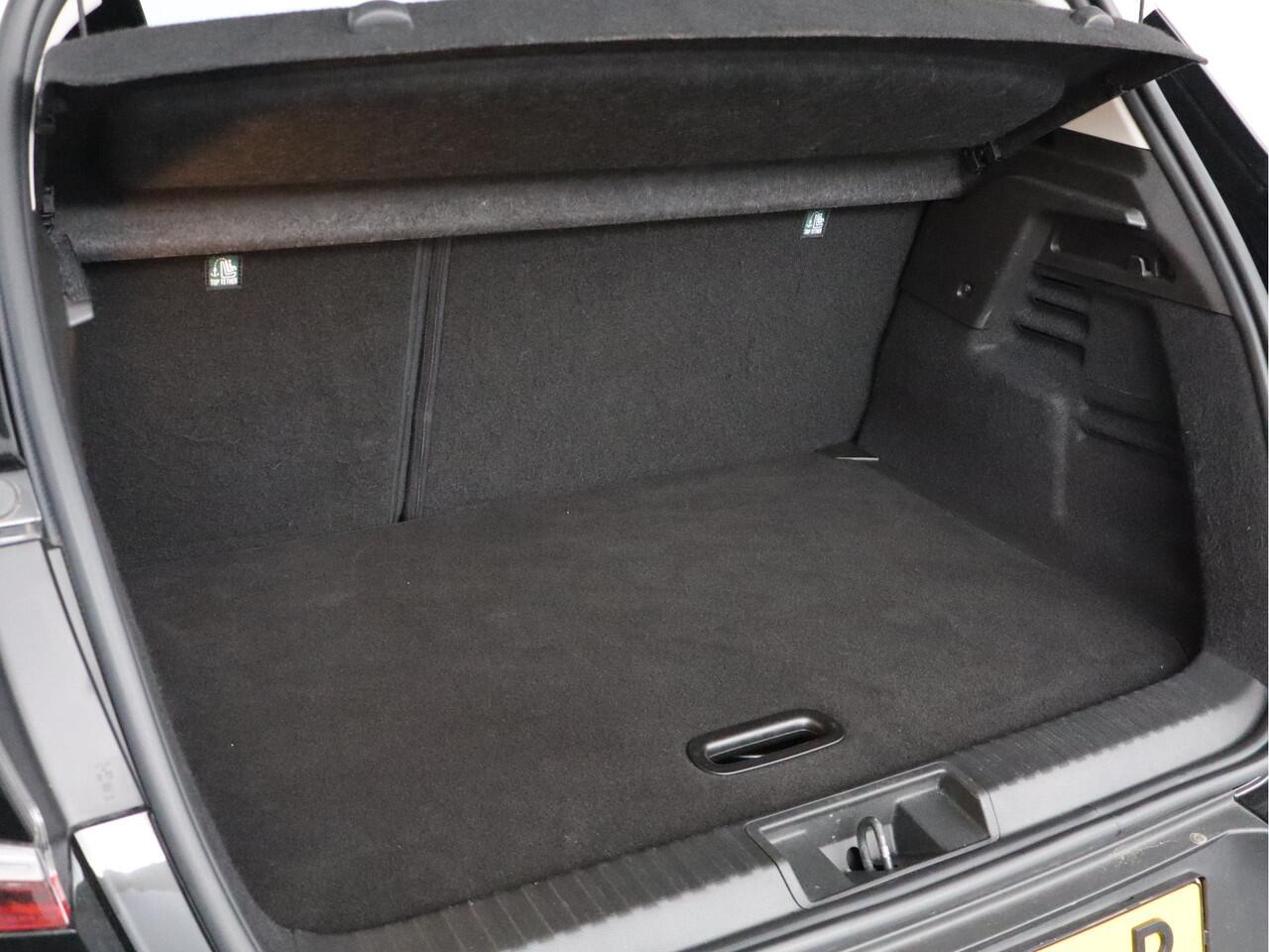 Renault CAPTUR 1.6 E-Tech Hybrid 145 Initiale Paris | Leder | Elektrisch glazen schuif-/kanteldak