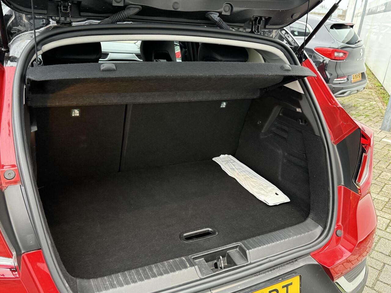 Renault CAPTUR 1.6 E-Tech Hybrid 145 Initiale Paris (Hoge instap) Trekhaak | Camera | Leder | Winter Pack | Navigatie | Dealer Onderhouden