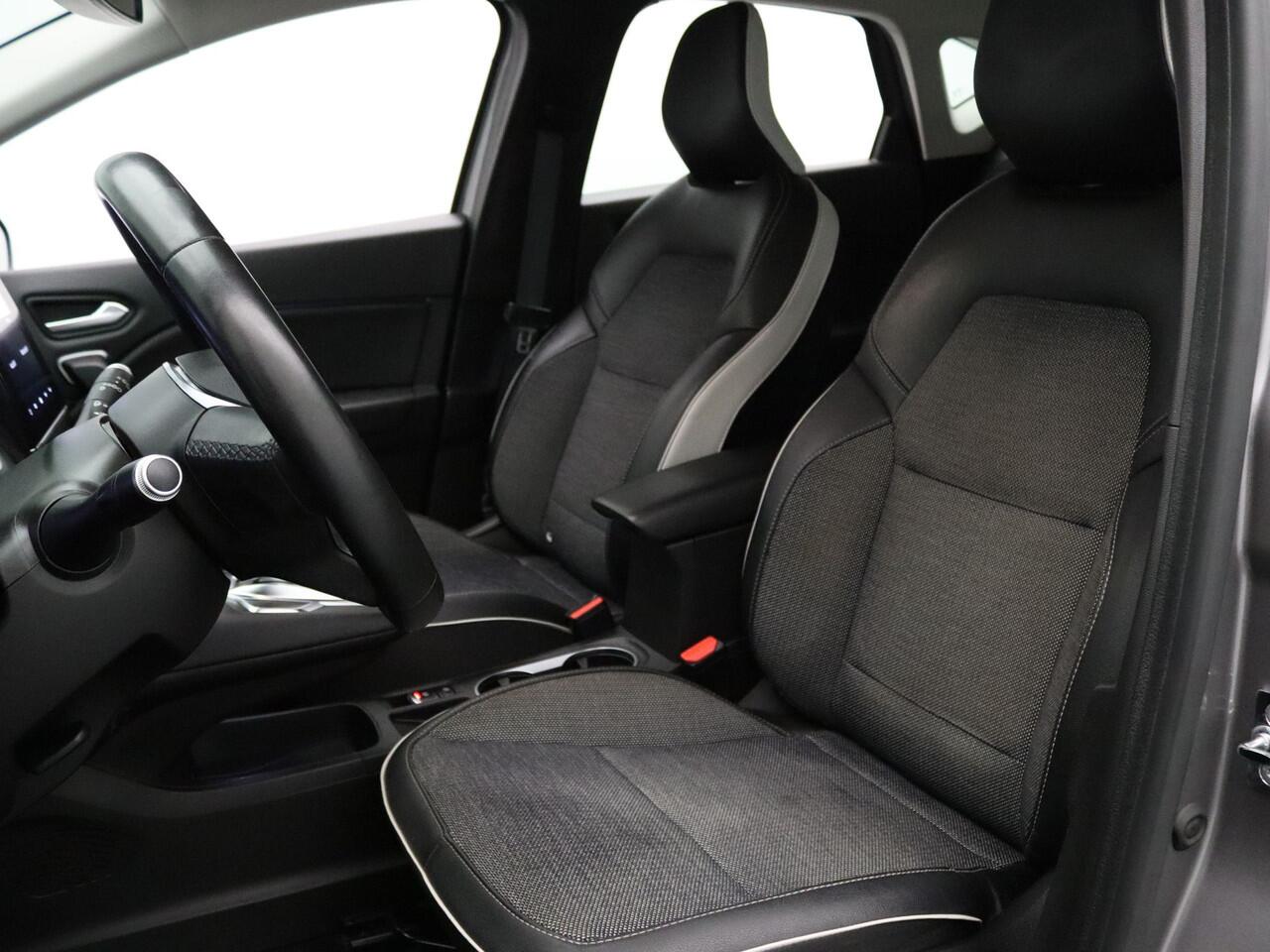 Renault CAPTUR E-Tech Plug-in Hybrid 160pk Intens Automaat Camera | Cruise | Navi | Parkeersens. v+a