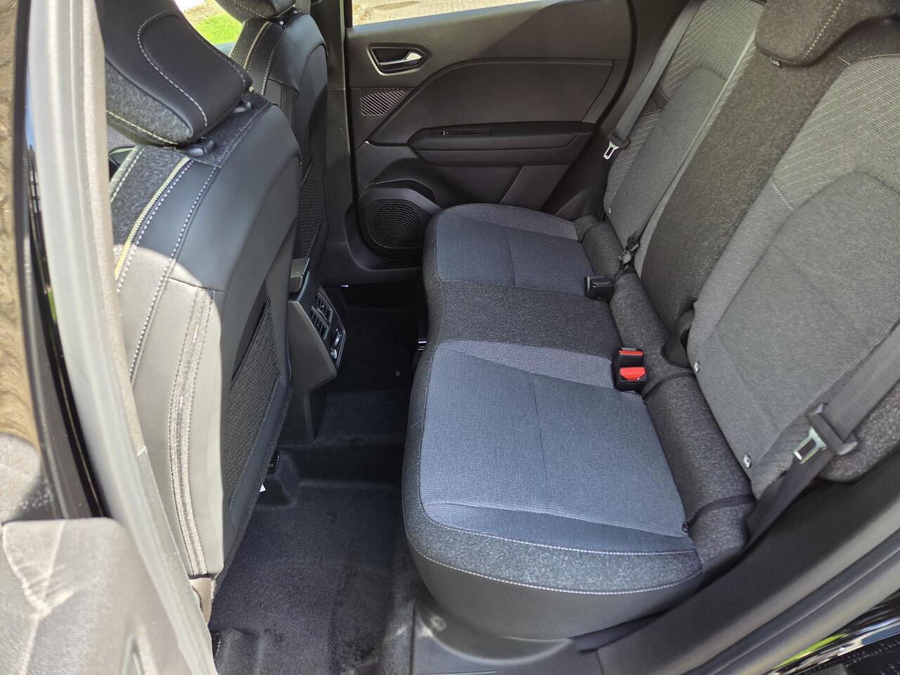 Renault CAPTUR 1.8 E-Tech full hybrid 160 Techno / Vraag naar Beschikbaarheid / Navigatie via Apple Carplay / Android Auto / Adaptieve Cruise Control / Achteruitrijcamera / Sensoren Achter /