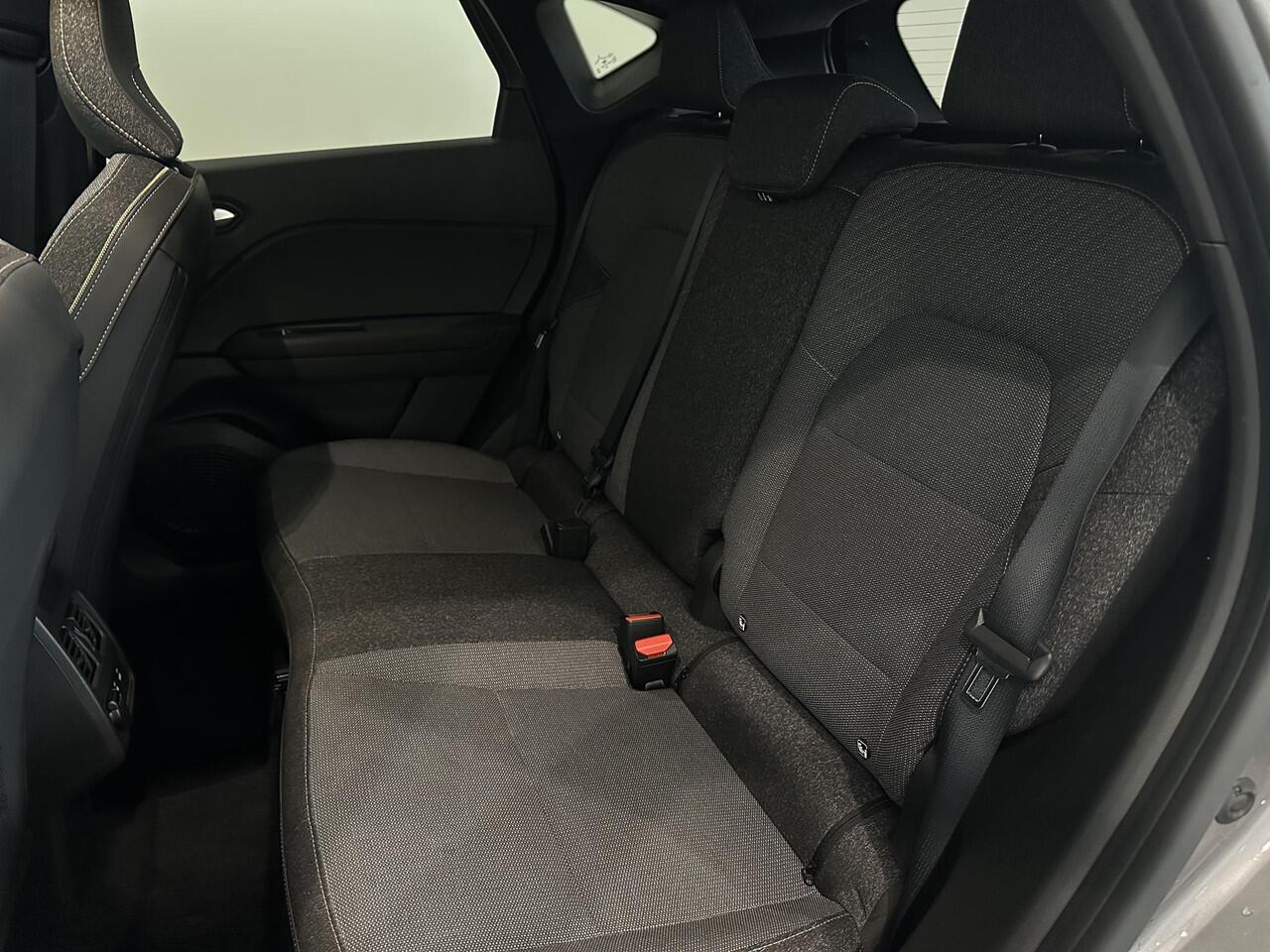 Renault CAPTUR 1.0 TCe 90 Techno | Navigatie 9,3" | Climate Control | Cruise Control | Lichtmetalen velgen 18" | Apple Carplay/Android Auto | Parkeersensoren voor, achter en achteruitrijcamera