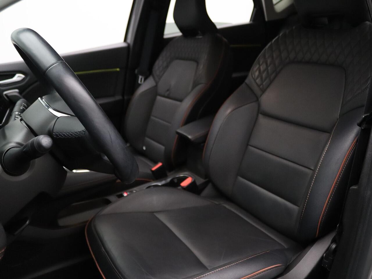 Renault CAPTUR 160pk E-Tech Plug-in Hybrid Initiale Paris Automaat 360° Camera | Cruise | Parkeersens. v+a | Stoel-/stuurverw. | Trekhaak