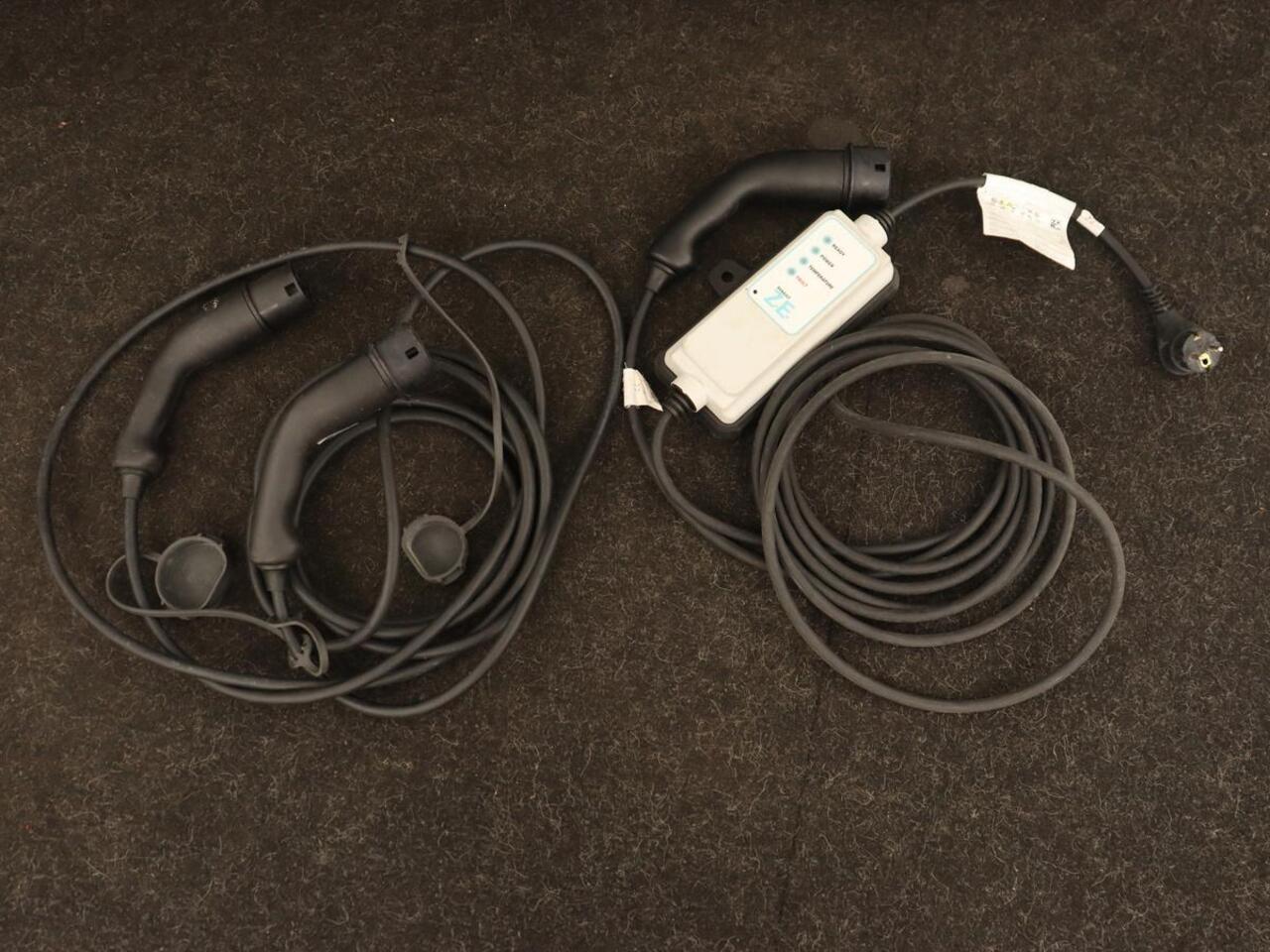 Renault CAPTUR 1.6 E-Tech Hybrid 145 Intens | Automaat | Carplay | PHEV | Half leder | Adaptive cruise | Climate controle | DAB | Getint glas | LED