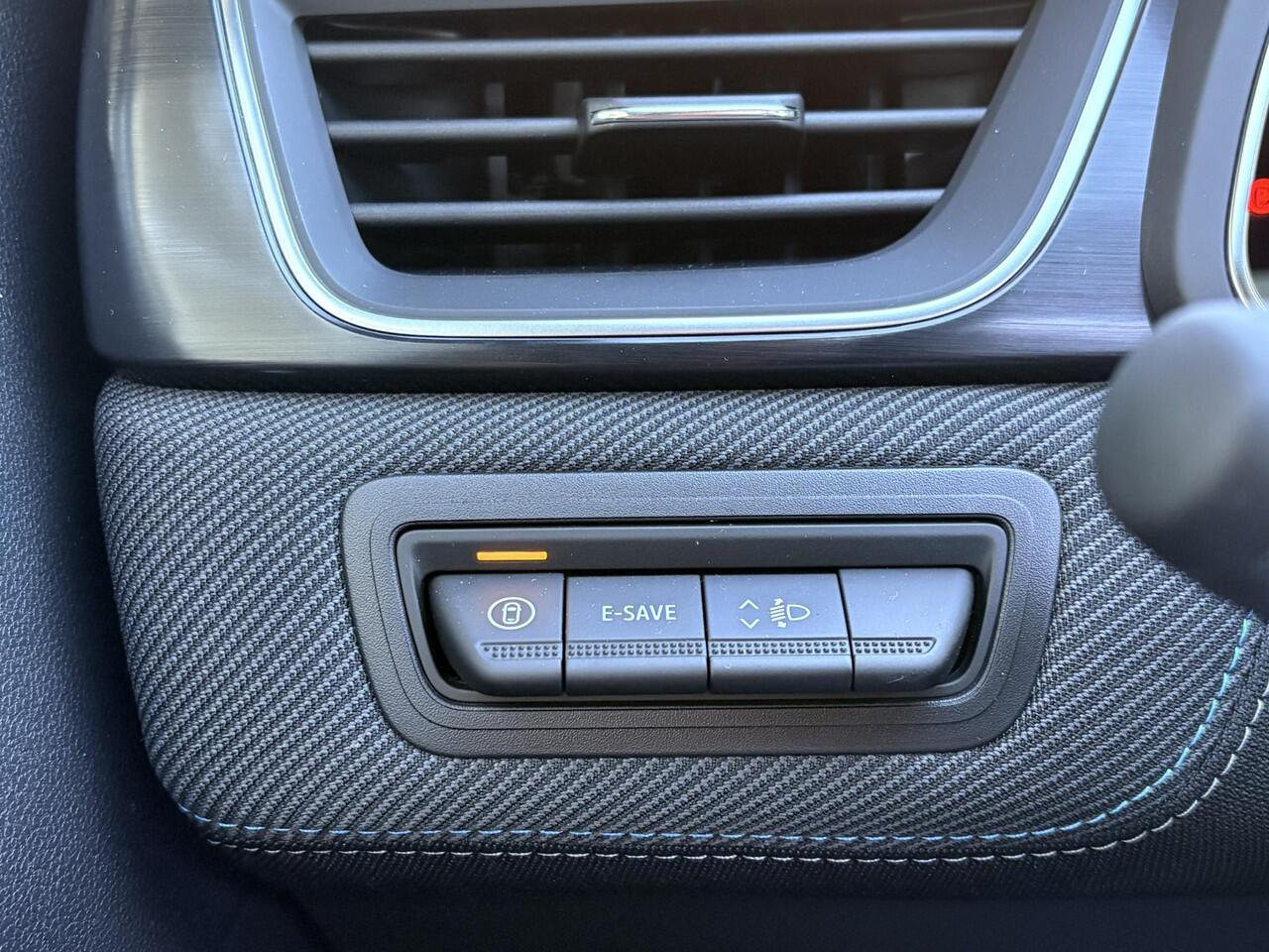 Renault CAPTUR 1.8 E-Tech full hybrid 160 esprit Alpine | Nieuwe Nederlandse auto | Pack Privilege | Pack Light & Sound | Rijklaarprijs!! | Voordeel op deze auto van ¤ 4.380,- |