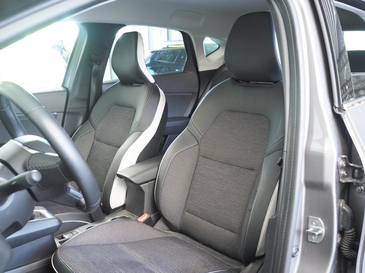 Renault CAPTUR 1.0 TCe 90 techno | Stuurwiel En Voorstoelen Verwarmd | Achteruitrijcamera | Actief Remmen | Apple CarPlay/ Android Auto | Parkeersensoren Voor- En Achter | Keyless Entry | Automatische Dimverlichting