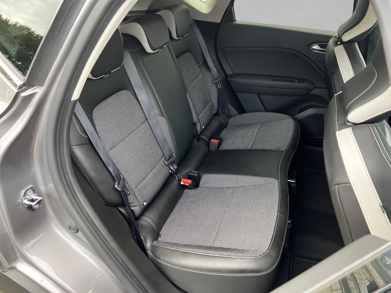 Renault CAPTUR 1.3 TCe 155 Intens EDC AUTOMAAT / NAVI / TREKHAAK