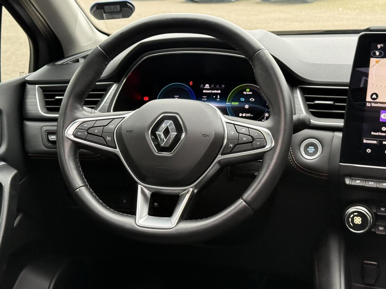 Renault CAPTUR 1.6 E-Tech Plug-in Hybrid 160 Initiale Paris | Glazen schuif-kantel dak | Leer | Stoel & stuur verwarming | 360 graden camera | DAB | Park assist | Climate Control |