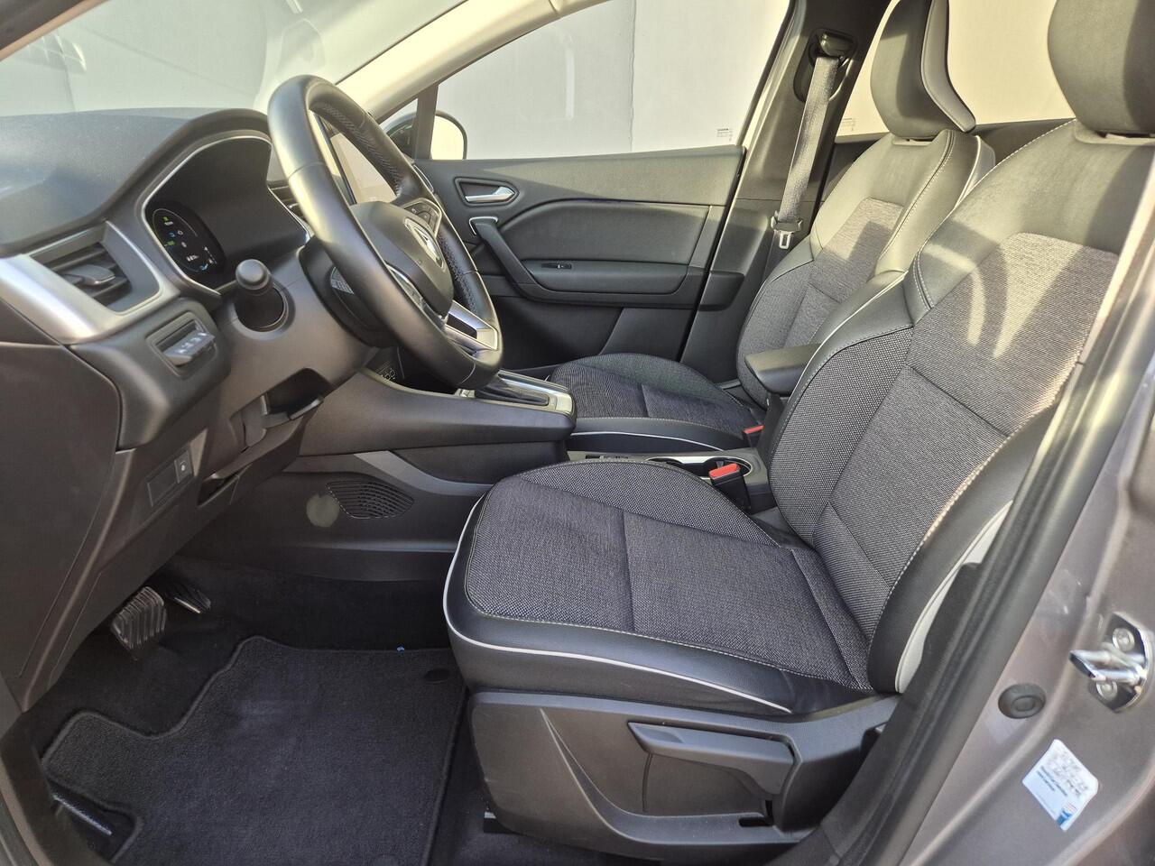 Renault CAPTUR 1.6 E-Tech Plug-in Hybrid 160 Intens Automaat / Pack parking / Stuur en Stoel verwarming / Apple Carplay Android Auto / Achteruitrijcamera / Keyless Entry/Start / Draadloze telefoon lader / Cruise control / Navigatie /