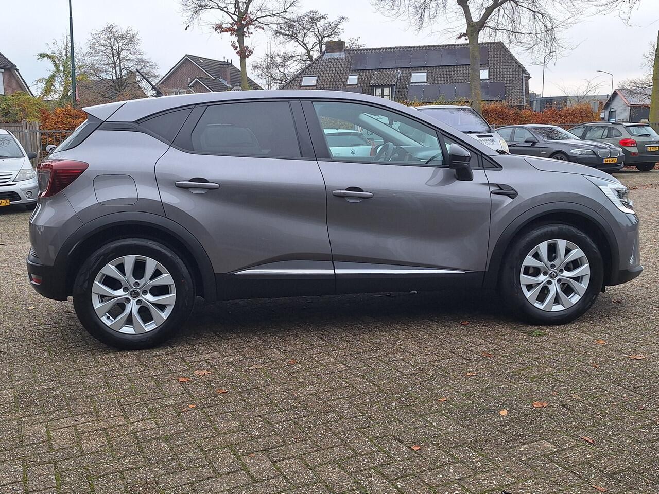 Renault CAPTUR 1.3 TCe 130 Intens AUTOMAAT Navi/ Climate control/Stoelverwarming/Parkeersensoren/Nieuwe banden