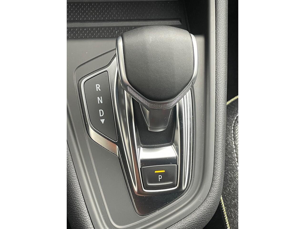 Renault CAPTUR 1.3 mild hybrid 160 techno Automaat Navigatie ( via Applecarplay/Android auto), LED, 18"Lm, Camera, Adaptive Cruise Control, Climate Control