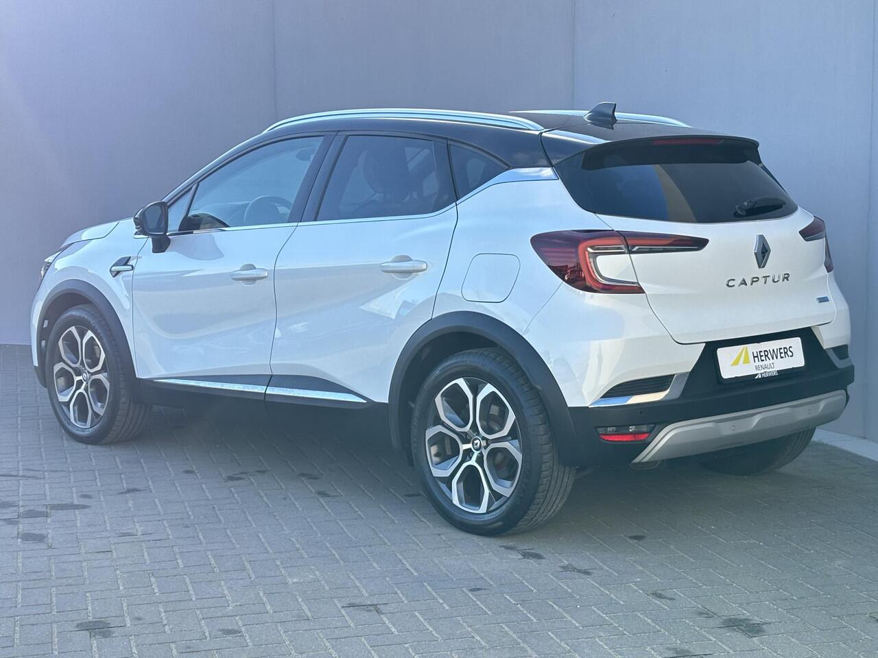 Renault CAPTUR 1.6 E-Tech Plug-in Hybrid 160 Intens Automaat / Stuur- en stoelverwarming / Navigatie groot scherm / Achteruitrijcamera / Apple Carplay Android / 18" LM wielen /