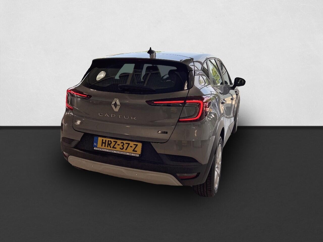 Renault CAPTUR 1.6 E-Tech Plug-in Hybrid 160 Intens NAVI / STOELVERWARMING / FABRIEKSGARANTIE TOT 01.2028