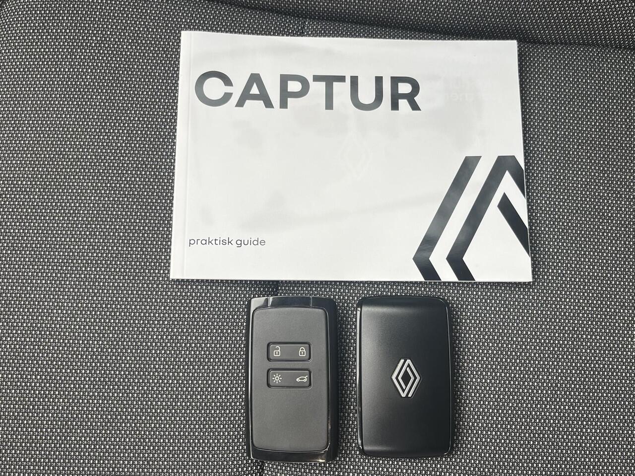 Renault CAPTUR 1.3 mild hybrid 160 techno Automaat / Pack Comfort / Navigatie via Apple Carplay of Android Auto / Achteruitrijcamera / Stuur- en Stoelverwarming / Adaptief CC / Keyless Entry/Start / Climate control / Draadloze telefoon lader /