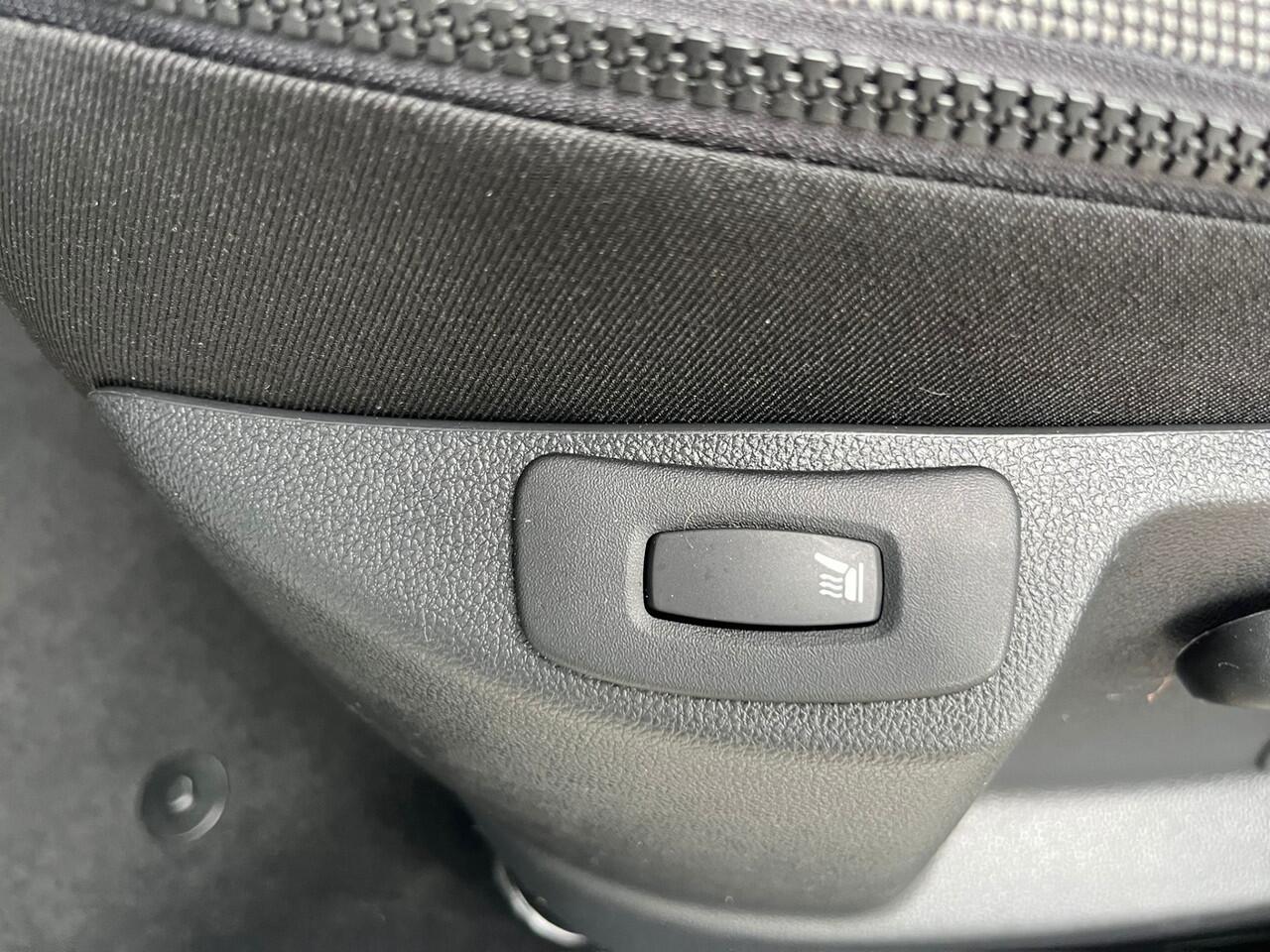 Renault CAPTUR 1.3 TCe Intens | Panoramadak | Camera | Trekhaak | Stoelverwarming | Bose | Cruise Control |